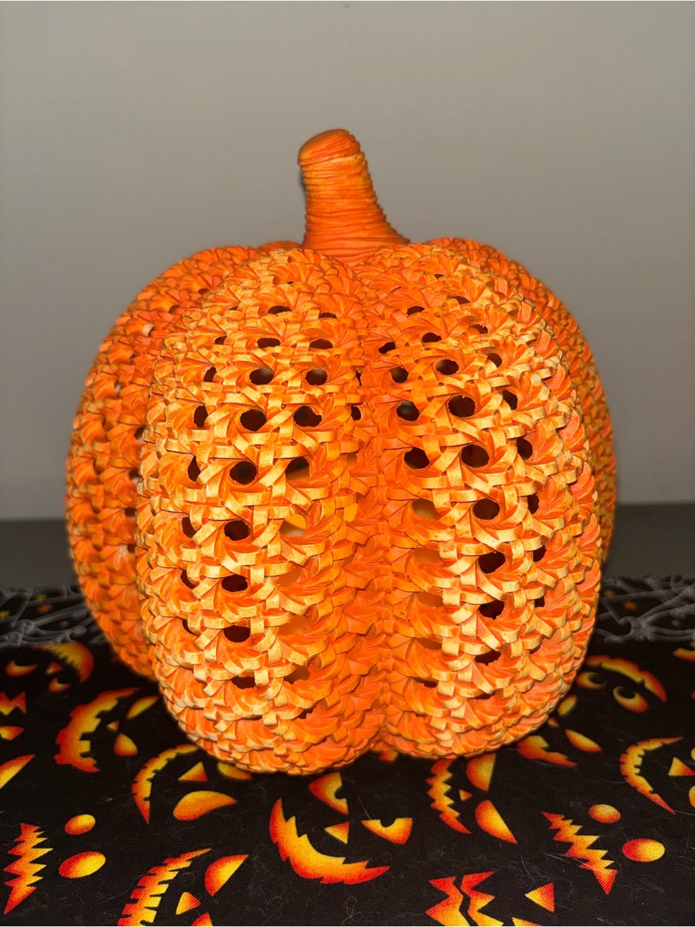 Flickering candle Orange Crochet Pumpkin Décor - Picture 3 of 4